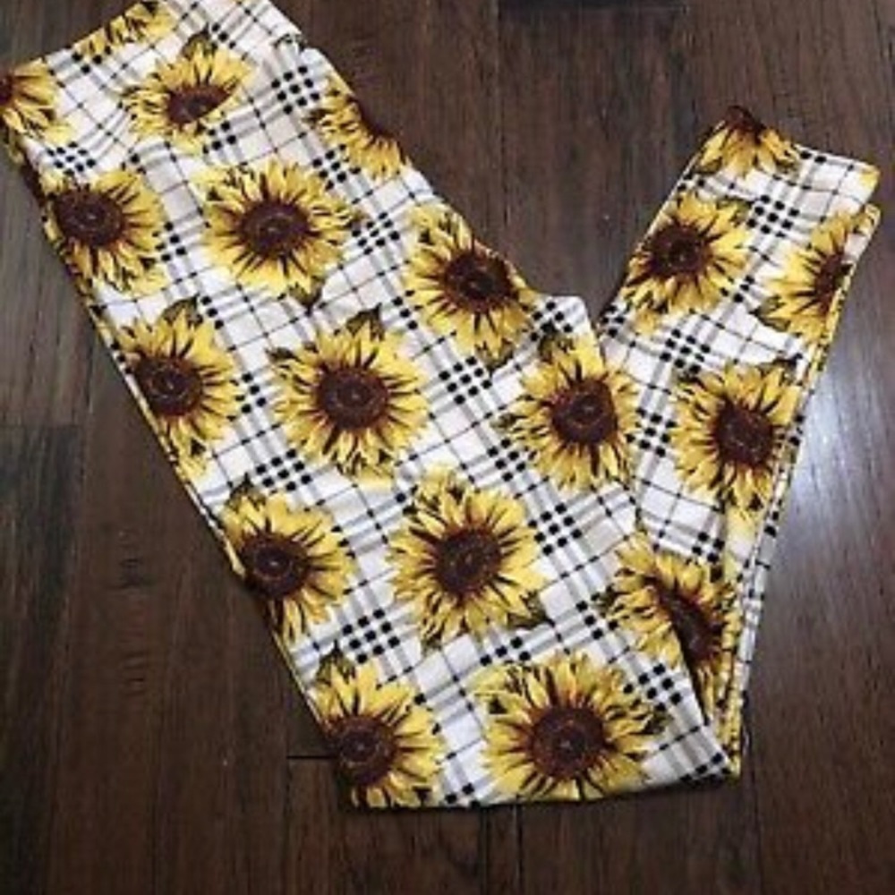 Lularoe sunflower leggings.